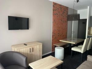 Μια τηλεόραση ή/και κέντρο ψυχαγωγίας στο Studio 4 pers, piscine, animaux admis, Gourette - FR-1-860-52