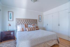 a bedroom with a bed with pillows and a dresser at Beautiful Home at Ensenada 3BR at DT BBQ GRILL in Ensenada