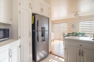 a kitchen with a stainless steel refrigerator in a kitchen at Beautiful Home at Ensenada 3BR at DT BBQ GRILL in Ensenada +30 photos