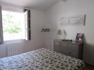 a bedroom with a bed and a window at Maison familiale avec jardin, à 1km de la plage - FR-1-194-308 in La Faute-sur-Mer
