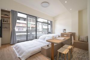 Postel nebo postele na pokoji v ubytování 那間小宅