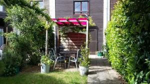 ラ・ロシェルにあるDuplex14h 1er étage jardinet 1 parking ou studio14B rdc terrasse sans parkingのギャラリーの写真