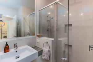 Ένα μπάνιο στο Ming 3 Beachfront on Marine Parade +27 φωτογραφίες