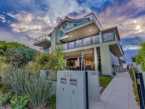 Το κτήριο όπου στεγάζεται  το διαμέρισμα