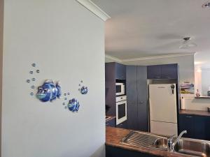 a kitchen with blue dishes on the wall at Fisherman's Friend - a spacious family beach home in Pohara