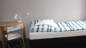 Posteľ alebo postele v izbe v ubytovaní Hostel Kamienna Centrum