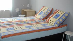 Posteľ alebo postele v izbe v ubytovaní Hostel Kamienna Centrum