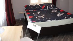Posteľ alebo postele v izbe v ubytovaní Hostel Kamienna Centrum