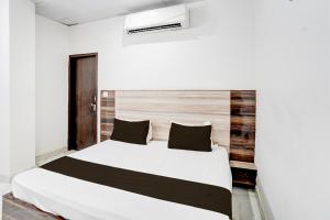 Giường trong phòng chung tại Hotel O Chaudhary Guest House