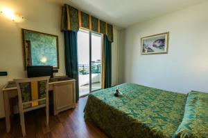 TV a/nebo společenská místnost v ubytování Park Hotel Perù ***S