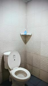 Ένα μπάνιο στο Atlas Cochin Airport Hotel