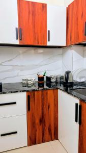 Η κουζίνα ή μικρή κουζίνα στο Atlas Cochin Airport Hotel +7 φωτογραφίες