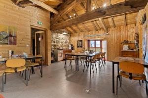 Restaurace v ubytování Gîte de la Ferme des Bourettes + 24 fotografií