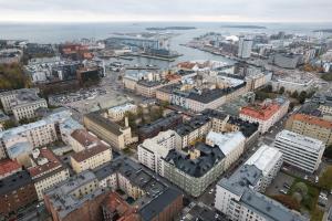 Nespecifikovaný výhled na destinaci Helsinky nebo výhled na město při pohledu z apartmánu