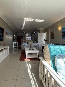 TV/trung tâm giải trí tại The Ocean Nook - Modern Beach Condo