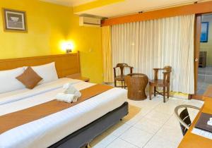 Postel nebo postele na pokoji v ubytování Pondok Jatim Park Hotel & Cafe + 104 fotografií