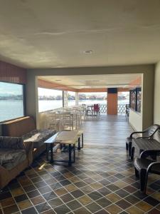 Posezení v ubytování Wisma teluk bayur sidapore Tb