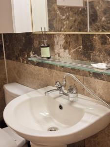 Ένα μπάνιο στο Open Special Price Mujeong Station 7 minutes Lotte World Seokchon Lake Garden Five Adjacent Two Rooms 4 people, up to 8 people