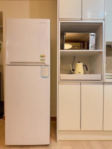 Η κουζίνα ή μικρή κουζίνα στο Open Special Price Mujeong Station 7 minutes Lotte World Seokchon Lake Garden Five Adjacent Two Rooms 4 people, up to 8 people