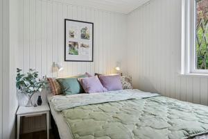 Postel nebo postele na pokoji v ubytování Holiday Home With Creative Space Near Glesborg