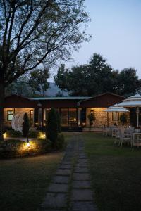 Κήπος έξω από το Aamaghati Jungle Retreat , Ranthambore
