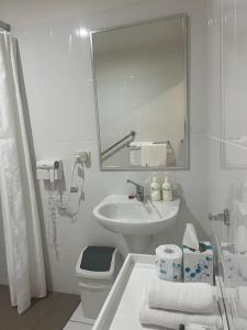 Vannituba majutusasutuses Cootamundra Heritage Motel & Apartments +31 fotot