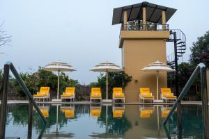 Πισίνα στο ή κοντά στο Aamaghati Jungle Retreat , Ranthambore