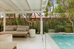 Swimmingpoolen hos eller tæt på Calma on Carlyle Lane