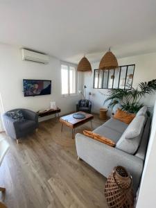 a living room with a couch and a table at L'Escale Sètoise in Sète
