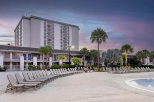 Bazén v ubytování Wyndham I-Drive Avanti Resort & Conference Center nebo v jeho okolí