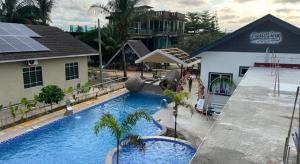 Bazén v ubytování OYO HOME 90646 Casaria Paka Homestay nebo v jeho okolí