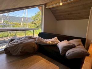 Posezení v ubytování グランピーナアウトドアーズマキノ