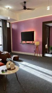 Μια τηλεόραση ή/και κέντρο ψυχαγωγίας στο Kashiva • Calm in City Center