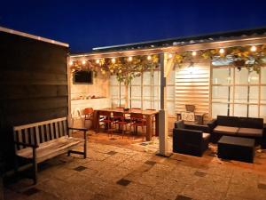 Χώρος καθιστικού στο Suite By The Sea Ideal Stay