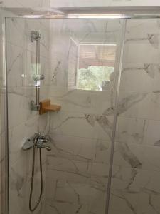 Ένα μπάνιο στο Gregory's Village