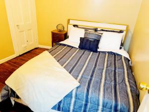 Ένα ή περισσότερα κρεβάτια σε δωμάτιο στο Stylish 2BR Apartment Near Branch Brook Park