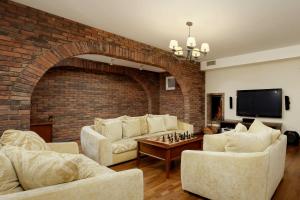 Μια τηλεόραση ή/και κέντρο ψυχαγωγίας στο Luxury Villa with Home Cinema and Sauna & Jacuzzi by Renters Prestige