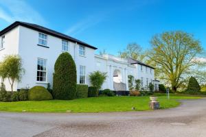 a white house with a green yard at Kenn Valley View in Doddiscombsleigh