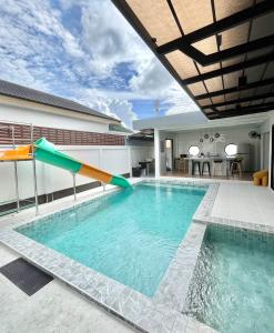 Πισίνα στο ή κοντά στο Sealivia pool villa near Aonang beach