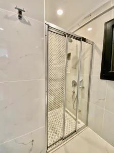 Koupelna v ubytování House of ALICE - Villa with Pool near Çalış Beach + 9 fotografií