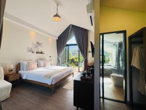 Postel nebo postele na pokoji v ubytování The Proud Resort Riverside Cafe Sapan-nan