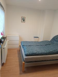 a bedroom with a bed in a white room at Ferienwohnung Schack in Hoisdorf