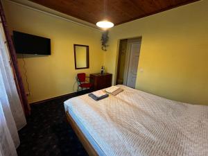 TV a/nebo společenská místnost v ubytování Kuivoja Looduskodu