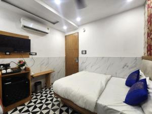 Η κουζίνα ή μικρή κουζίνα στο Hotel The Yuvaan BnB-Near New Delhi Railway