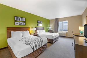 En eller flere senge i et værelse på Sleep Inn & Suites Redmond + 27 billeder