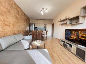 Η κουζίνα ή μικρή κουζίνα στο Lima 2BDR cozy Apt near Business Park w Work Desk +21 φωτογραφίες