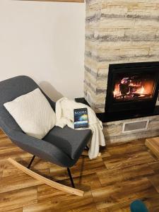 TV a/nebo společenská místnost v ubytování Forest house Niko