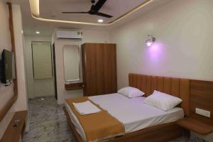 Φωτογραφία από το άλμπουμ του Hotel Radhika Grand σε Kārdha