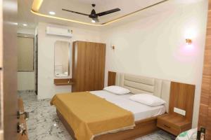 Φωτογραφία από το άλμπουμ του Hotel Radhika Grand σε Kārdha