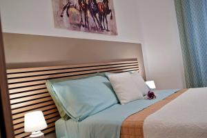 a bedroom with a bed with two lamps and avertisement at Arcu de chelu - guest house in Modolo